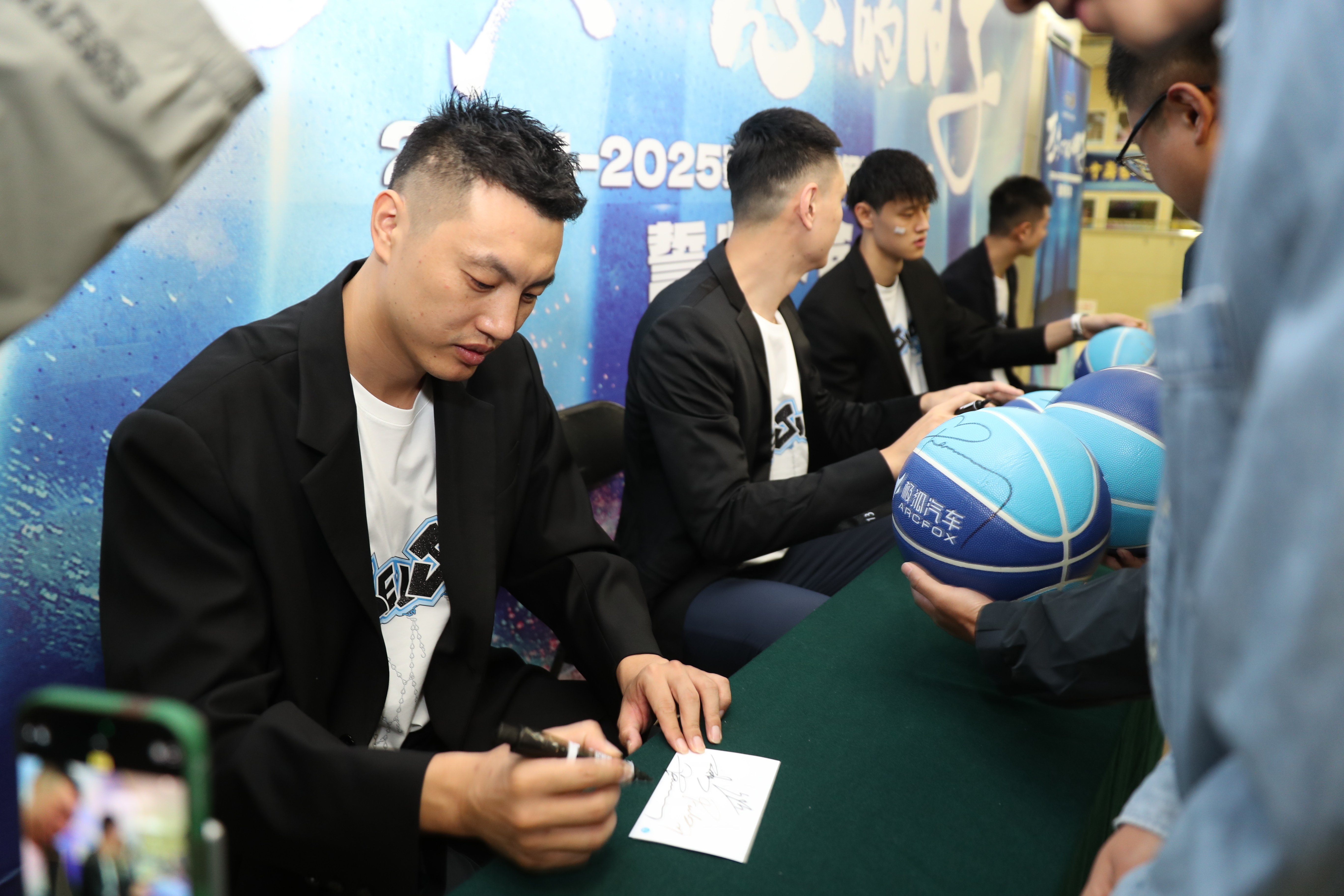 九游官网入口充值-包含北京国安训练开放日；今晨豪取连胜引欢呼；NBA常规赛在即；控场能力受关注的词条