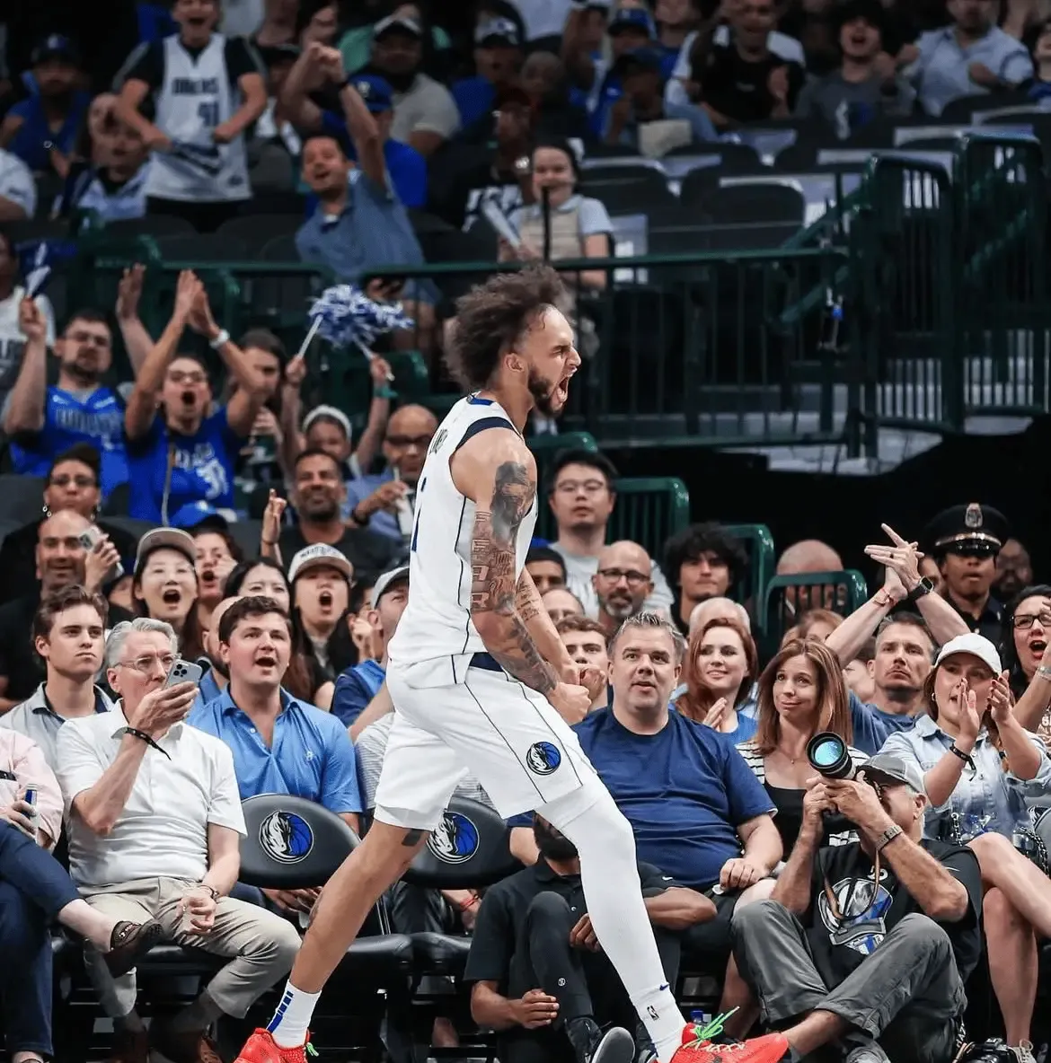 关于集结日足总杯传出新动向;达拉斯独行侠官宣签约;管理层表态——信心回归;球队文化再被提及的信息 关于集结日足总杯传出新动向;达拉斯独行侠官宣签约;管理层表态——信心回归;球队文化再被提及的信息