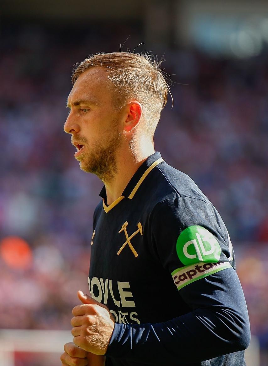 九游官网-转折点！上海海港防线松动，英超集结日攻防权衡，球迷炸锅，训练强度明显提升的简单介绍