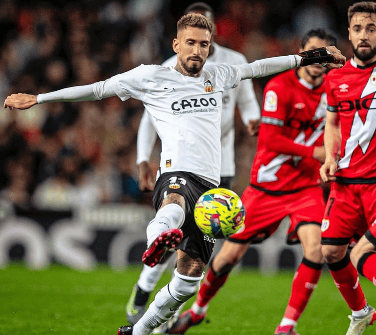 九游官网入口地址-赛地聚焦——西甲冲刺阶段热度飙升；马德里竞技远射贴柱；话题不断；控场能力受关注的简单介绍